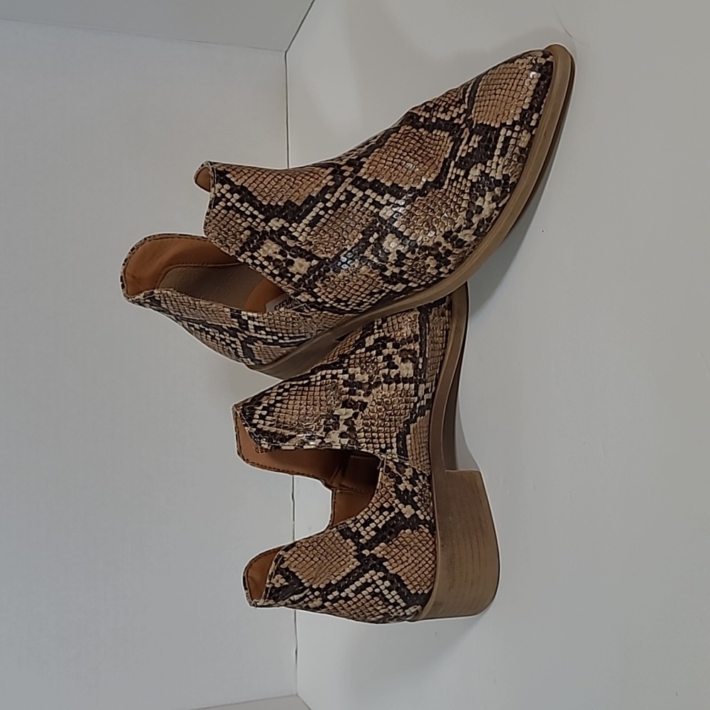 Steve Madden Women’s Camryn Snake Skin Ankle Boot Western Style Size 8M
